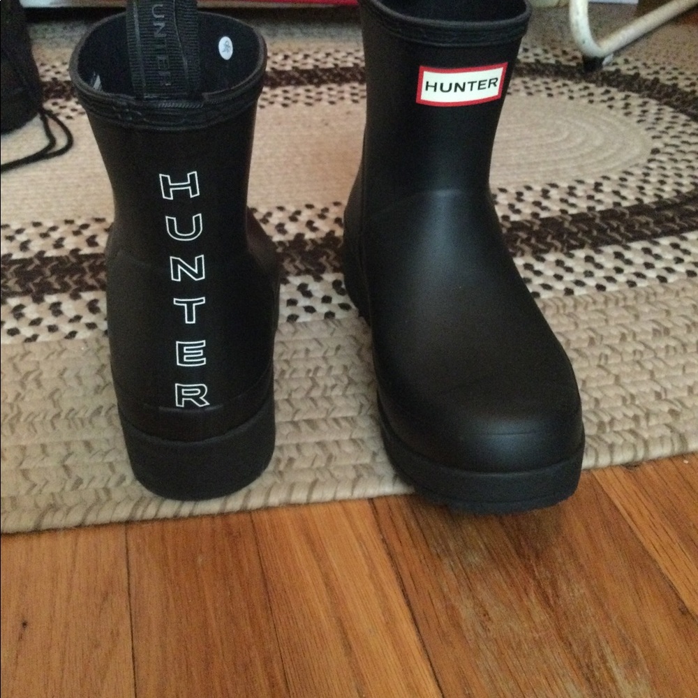 Hunter black short boot